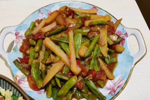 西红柿土豆炖豆角