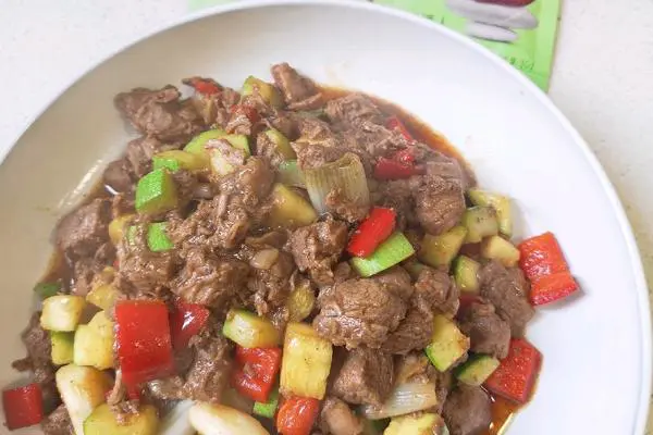 西葫芦黑椒牛肉粒