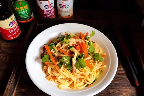 鸡丝凉面