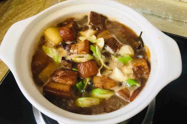 砂锅红烧肉炖冬瓜