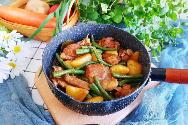 排骨土豆炖豆角