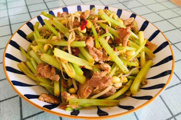 香芹黄豆芽炒肉片