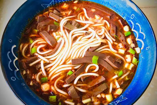 土豆粉鸭血羊汤