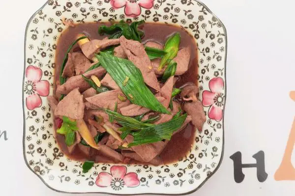 蒜苗炒猪肝