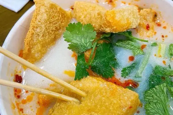 白汤臭豆腐（也叫清汤臭豆腐）