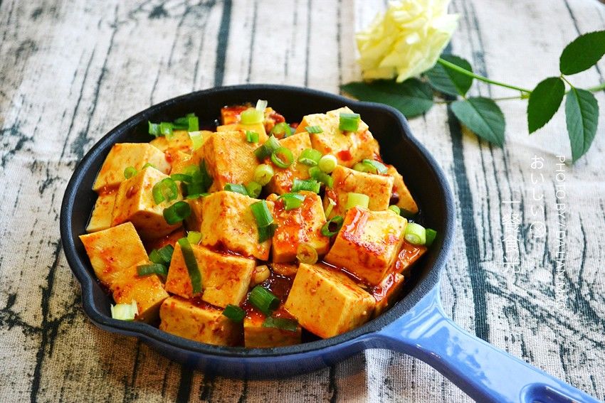 麻婆豆腐——麻婆豆腐多加一步，炒出的豆腐嫩而不碎，麻辣鲜香