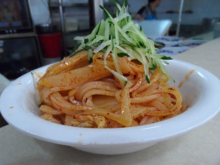 皮铺子赵家米皮肉夹馍