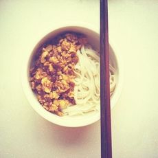 鸡蛋酱拌面