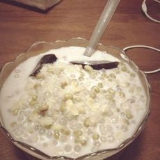 椰汁绿豆西米露配龟苓膏