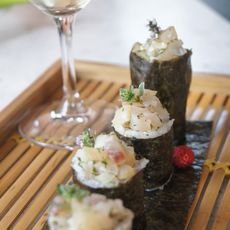 鲱鱼紫菜饭团