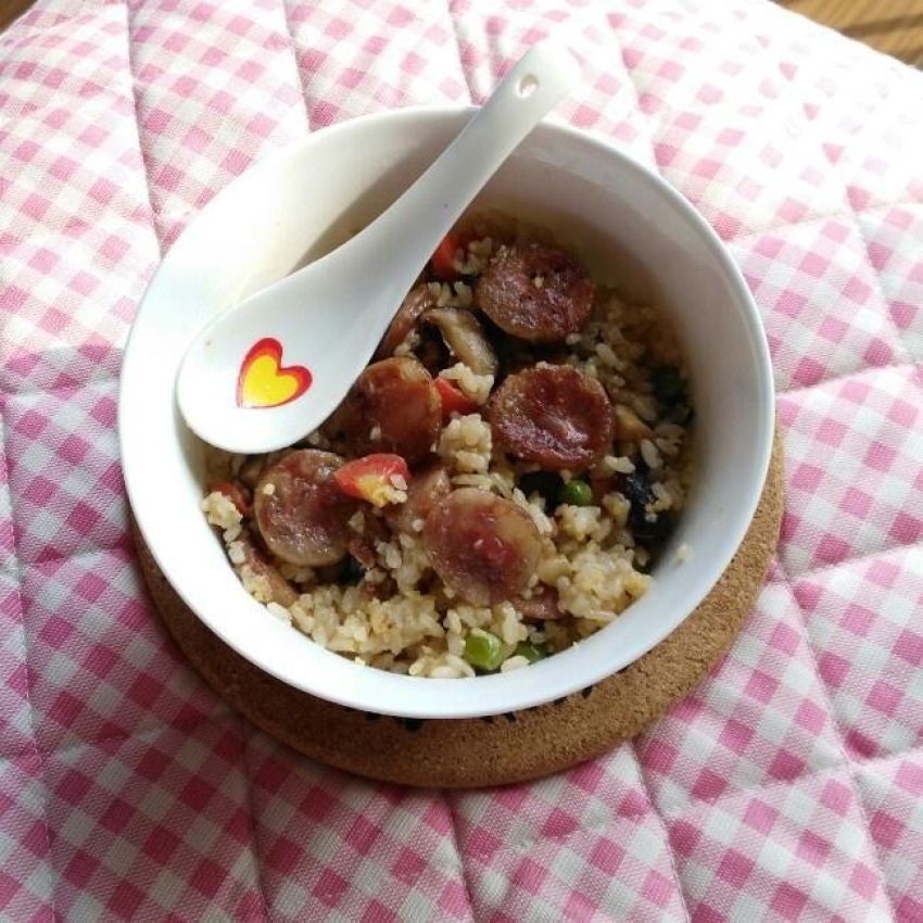 香肠五彩焖饭
