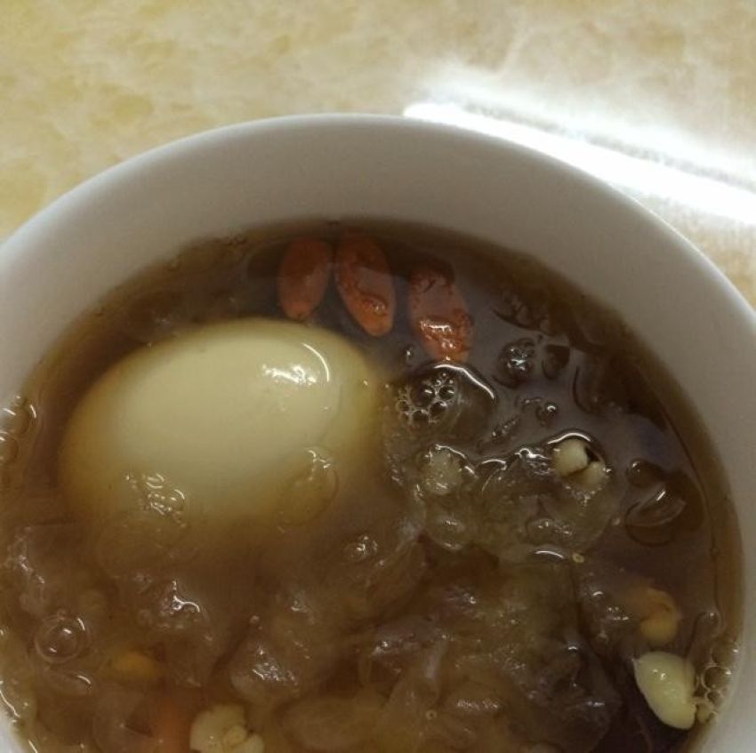 美容佳品_红枣银耳薏米枸杞莲子鸡蛋糖水