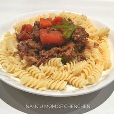 红酒牛腩配意粉