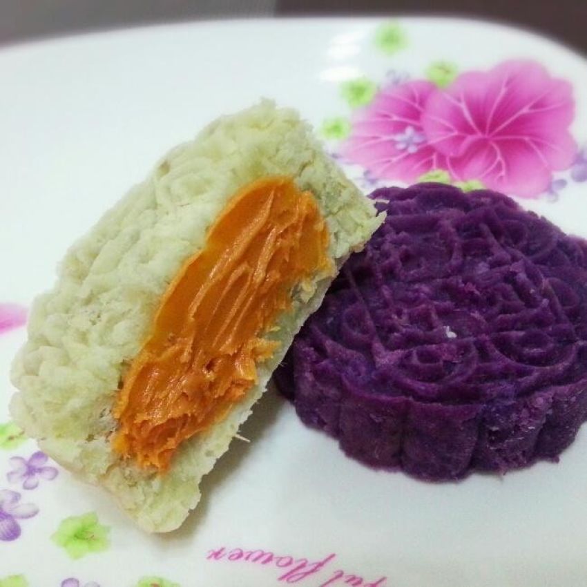 紫白薯花生冰皮月饼