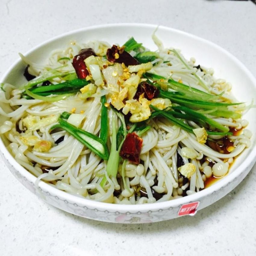 黑木耳遇上金针菇