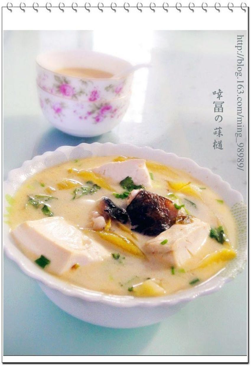 酸菜鱼头炖豆腐