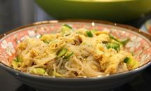 《昨日的美食》之小黄瓜跟蛋的冬粉拌沙拉的做法