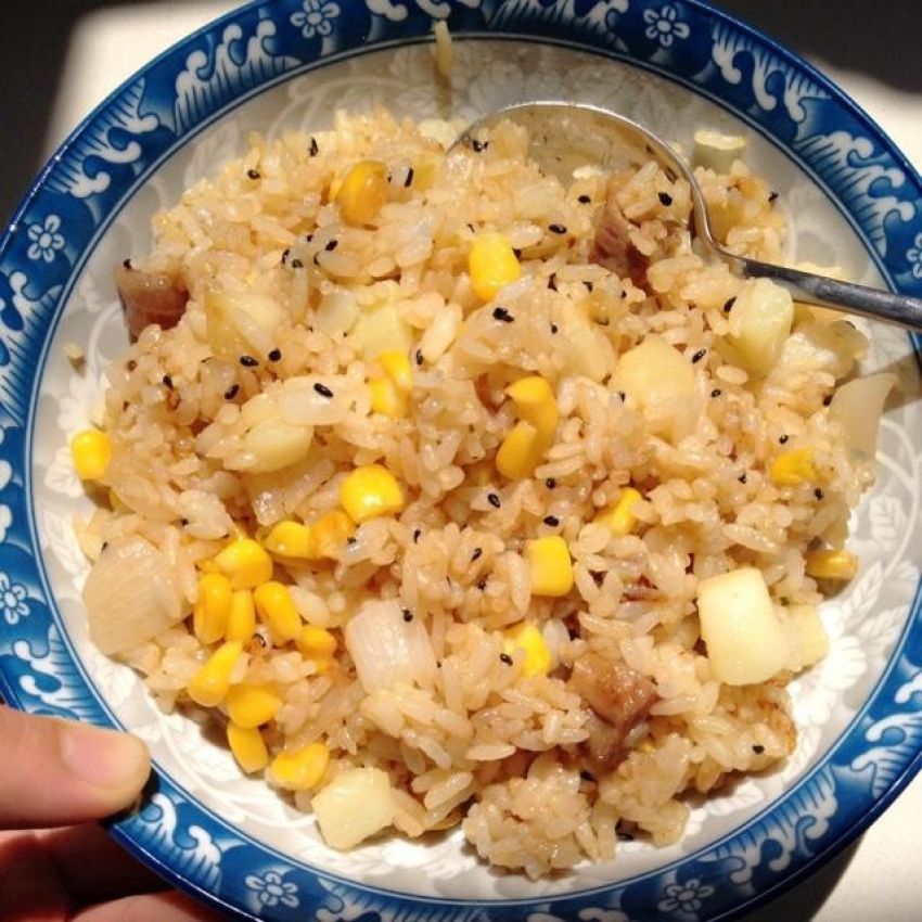 洋葱香肠土豆玉米炒饭