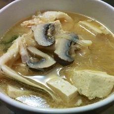 三文鱼肚冻豆腐菇菇味增汤