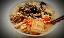 海鲜排骨乌鸡卤肉面的做法