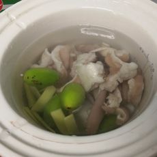 青果炖猪肚（去胎毒良方）
