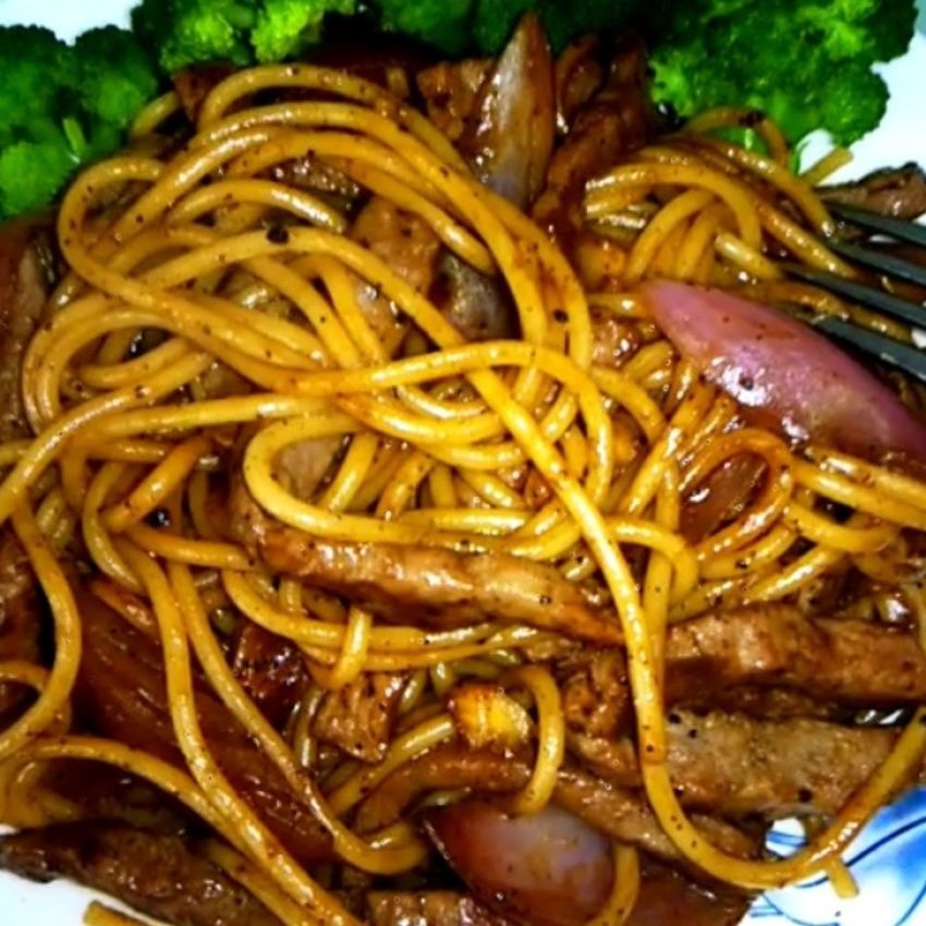 黑椒牛柳炒意粉
