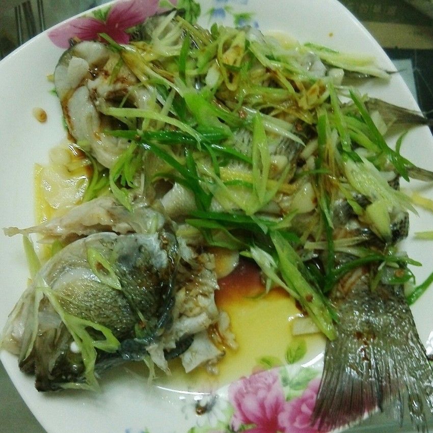 清蒸鲈鱼(一家人都爱吃)