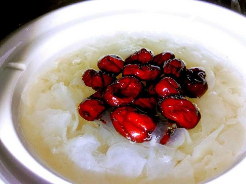 冰糖银耳红枣羹