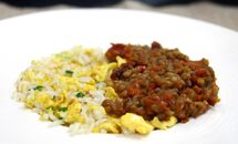 《昨日的美食》之肉味噌烩炒饭的做法