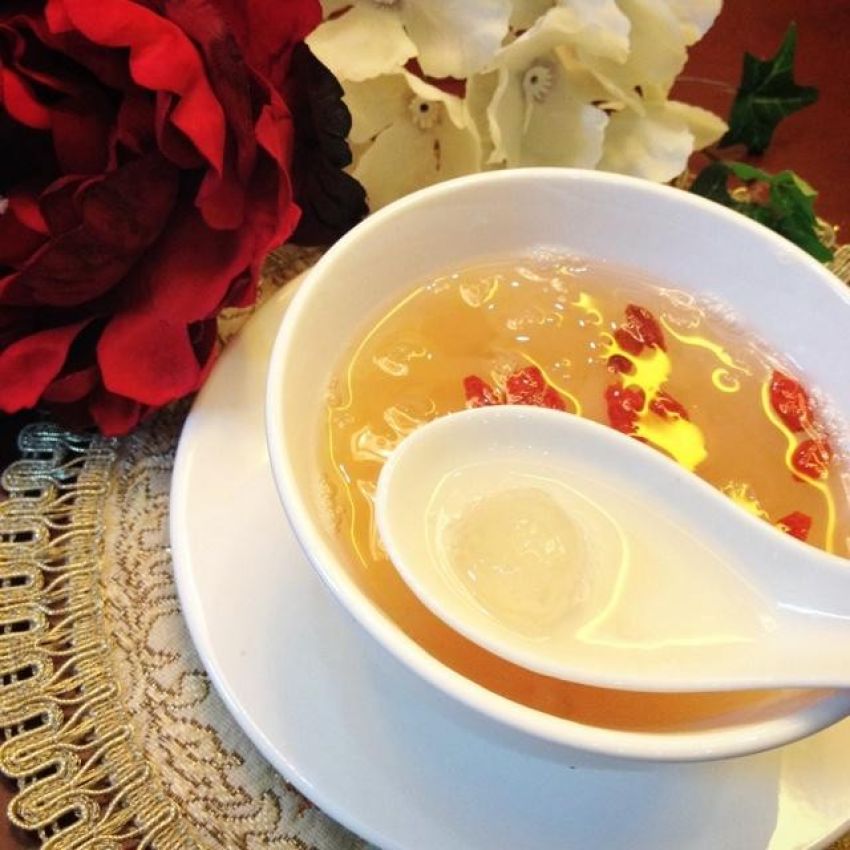 雪莲子银耳甜汤