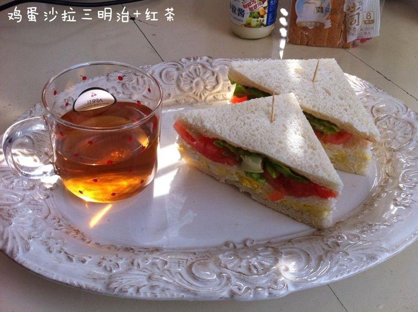 鸡蛋沙拉三明治