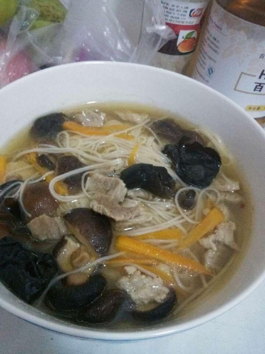 香菇肉片挂面