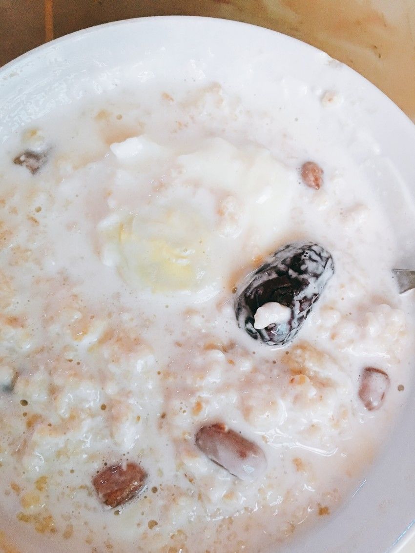 鸡蛋燕麦牛奶粥