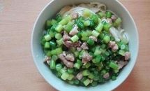 蒜苔打卤面的家常做法（图）的做法