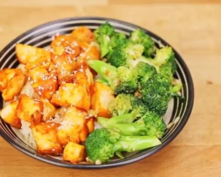 简单快手香辣鸡肉拌饭减脂餐