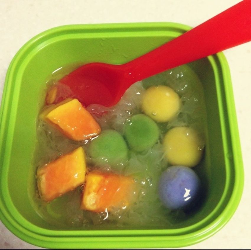 绚彩小汤圆配木瓜银耳糖水