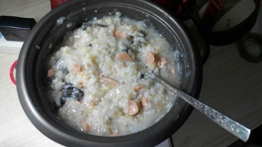 宿舍版皮蛋瘦肉粥