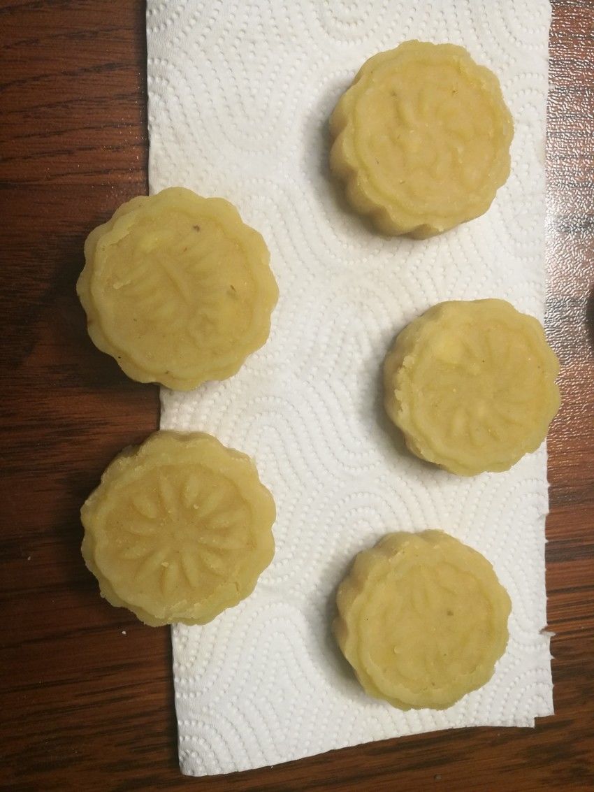 绿豆糕？……嘻嘻！