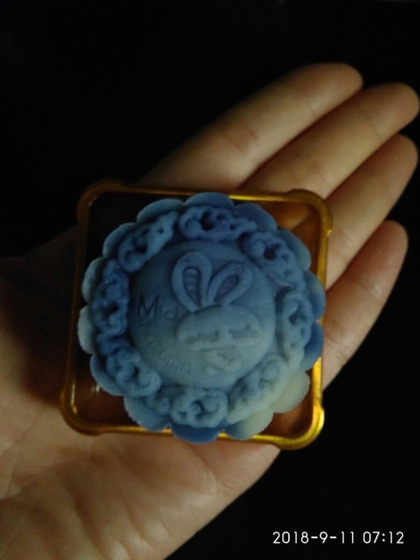 星空渐变冰皮月饼