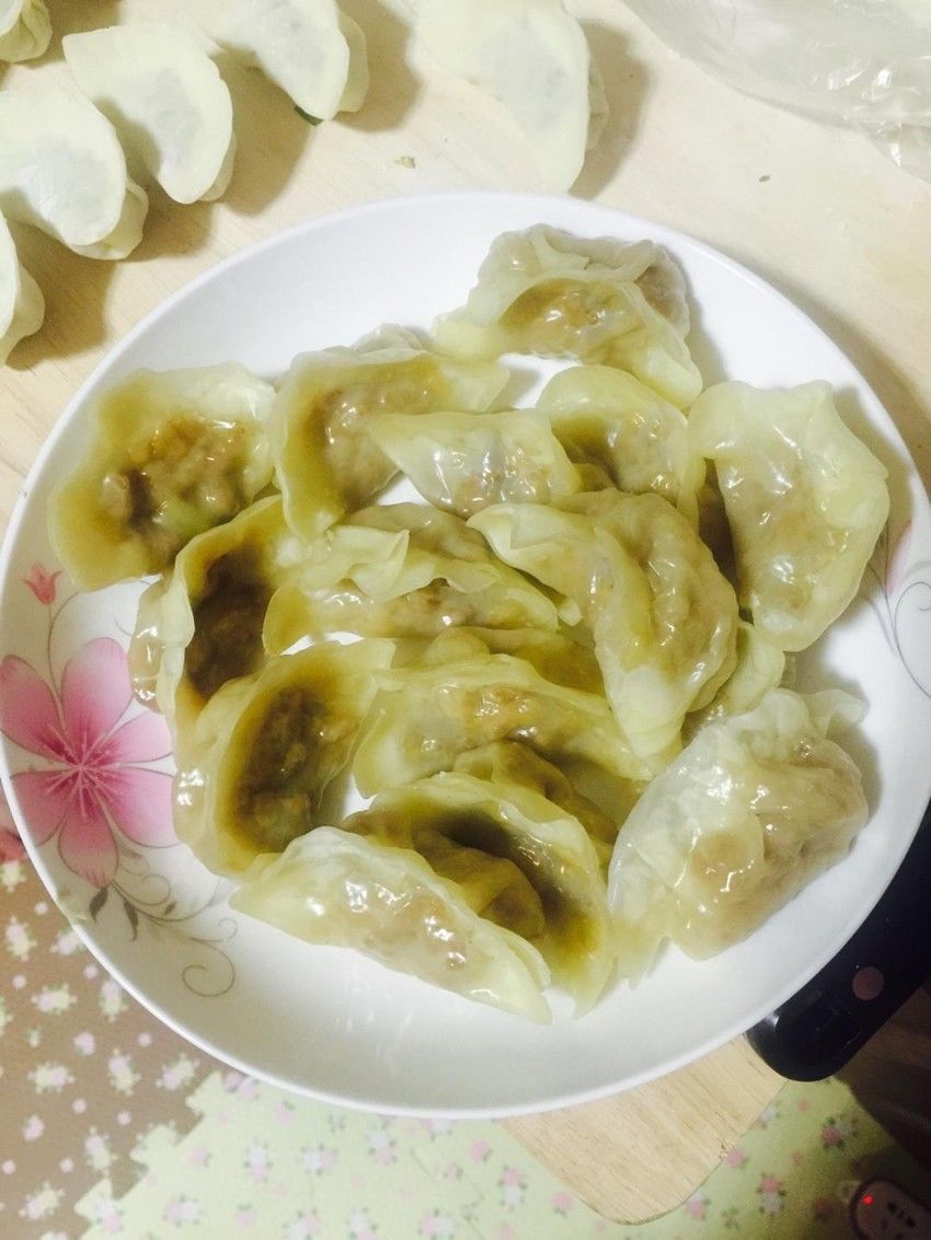 酸菜猪肉馅蒸饺，韭菜鸡蛋馅蒸饺（第一次做哦）