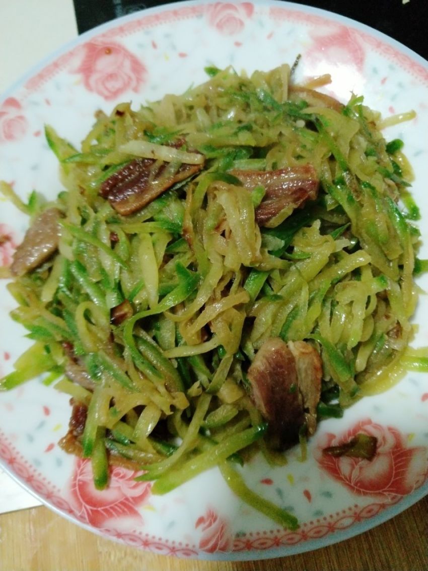 青萝卜丝炒肉片