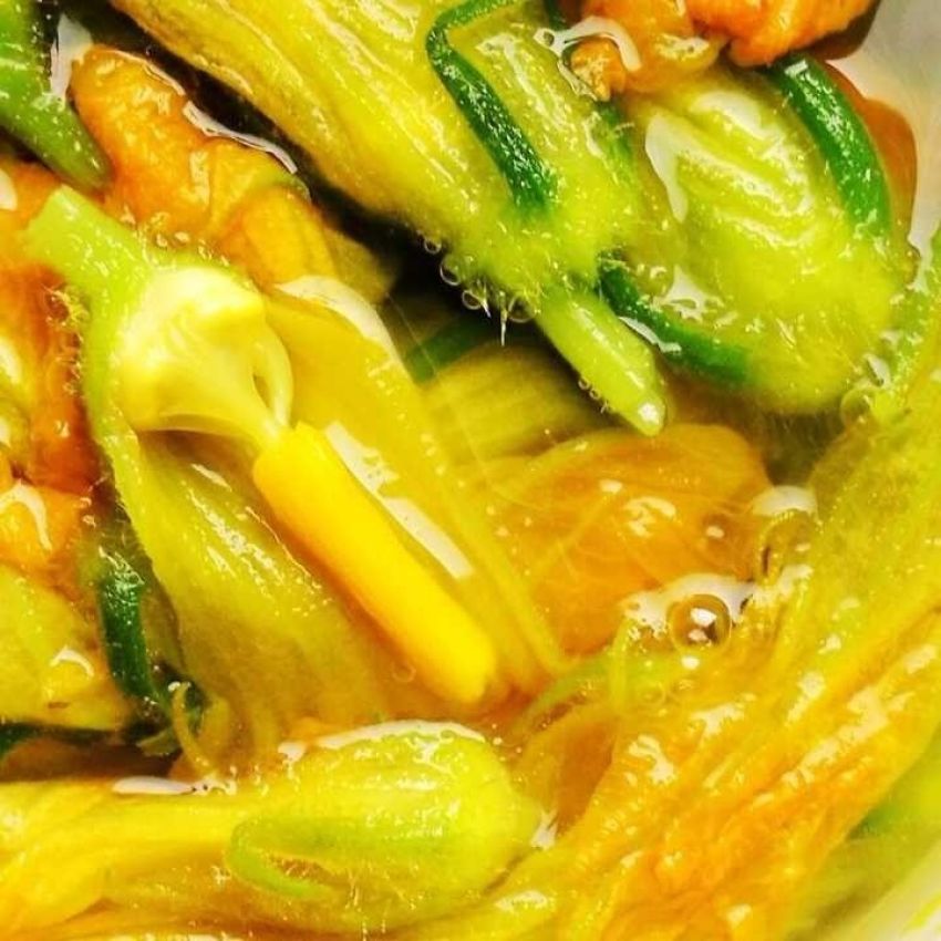 含有花香的清汤~南瓜花汤 • 圆满素食