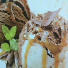 巧克力双色冰淇淋球