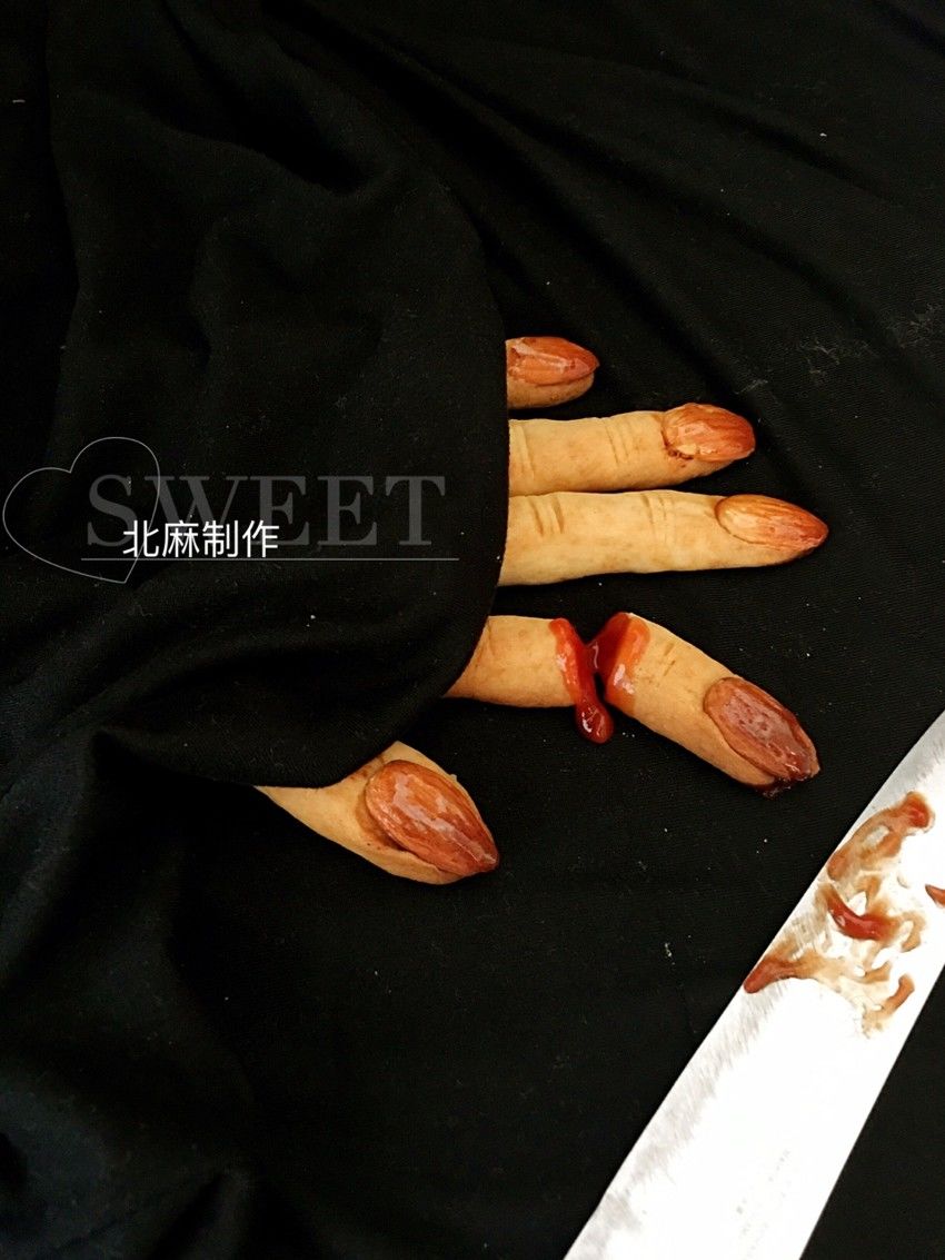 万圣节巫婆的手