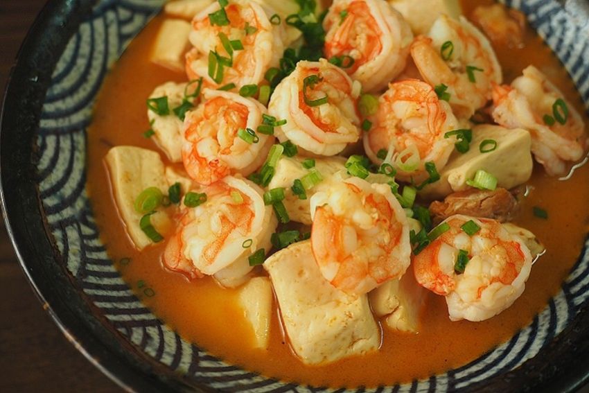 鲜到流眼泪の虾头炖豆腐