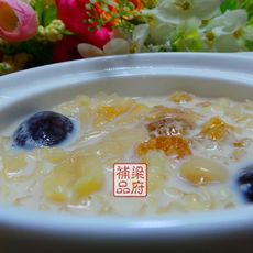 花胶炖桃胶丑耳（润肤养颜）