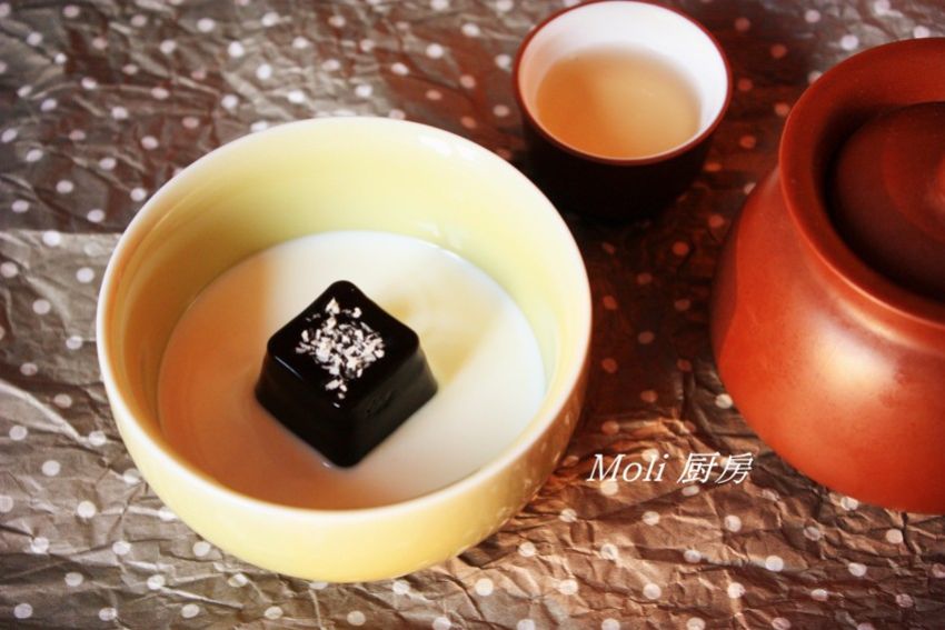 【椰蓉牛奶龟苓膏】