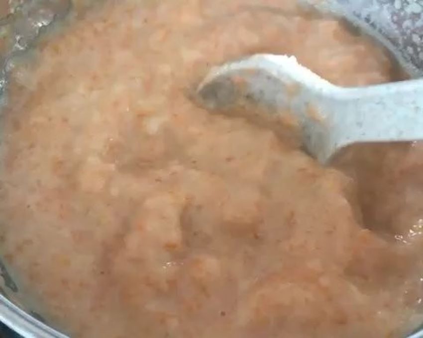 6个月宝宝，燕麦胡萝卜红枣糊