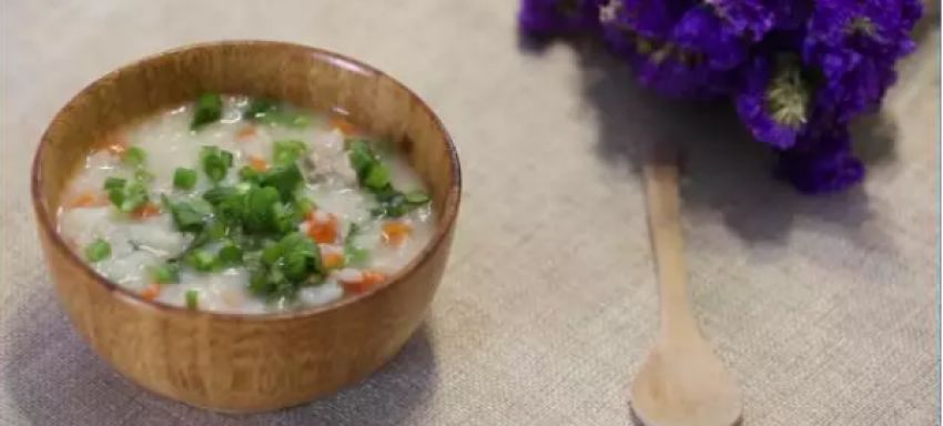 胡萝卜生菜肉末粥