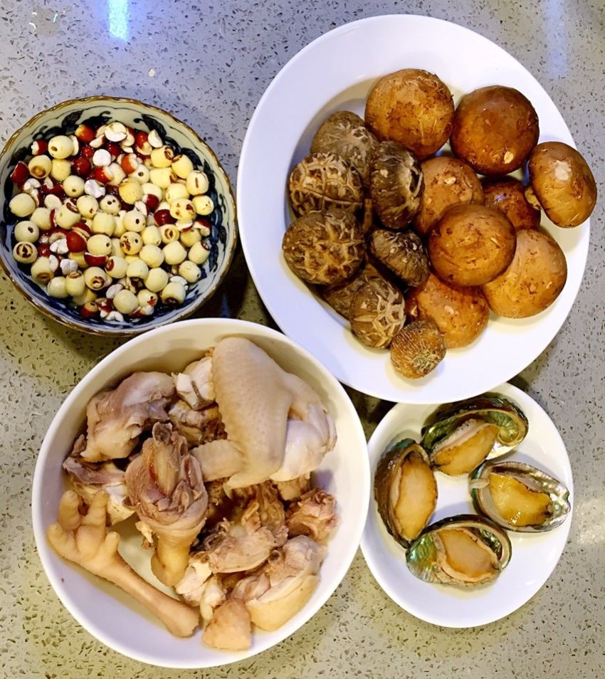 鲍鱼土鸡老火汤